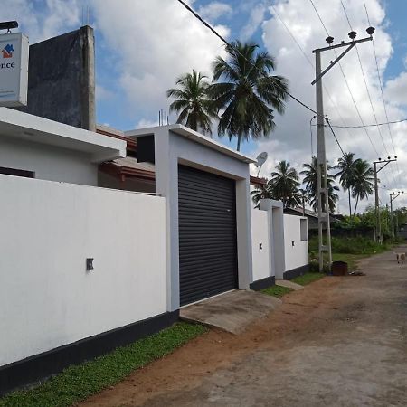 Queens Airport Residence Negombo Eksteriør billede